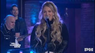 Kelly Clarkson & Meghan Trainor - All About That Bass (Live on The Kelly Clarkson Show)
