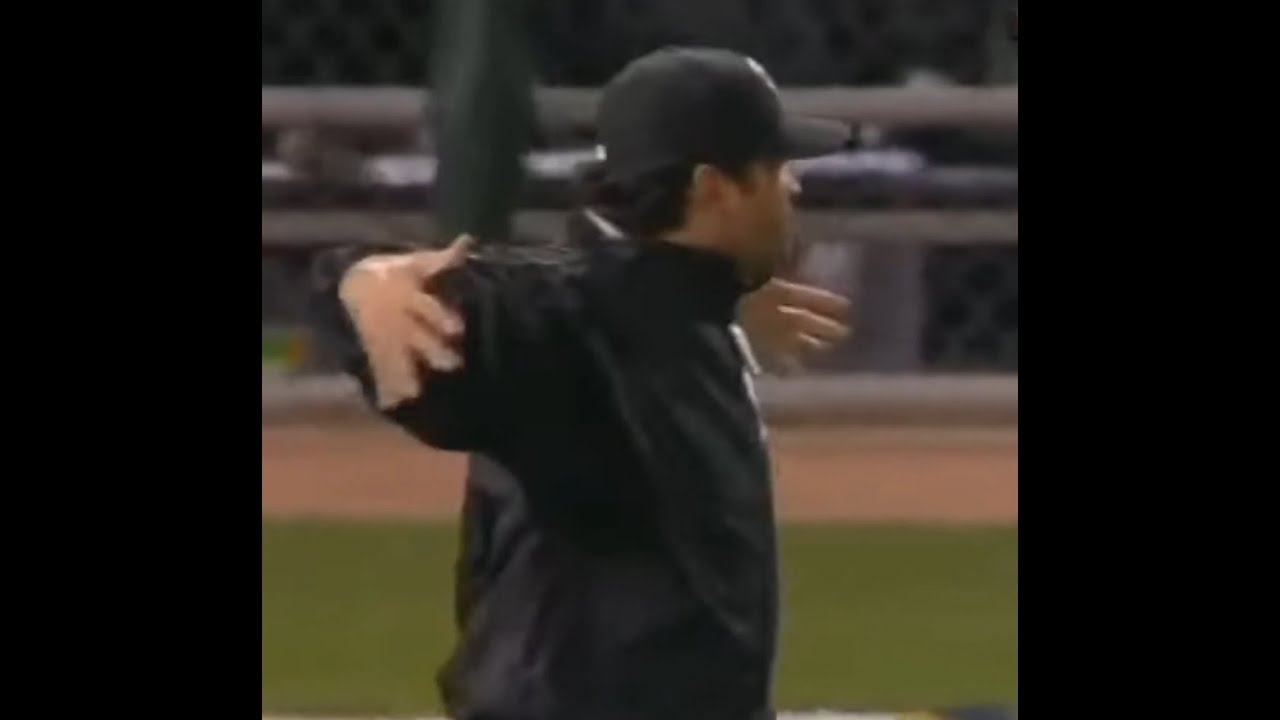 Ozzie Guillen calls in Bobby Jenks- Get me the Big Fella Pantomime - 2005  WS G1 funny moment 