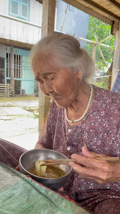 Nội ăn tô bún cá 9 ngàn dữ #hàivuinhộn #haitrungruoi