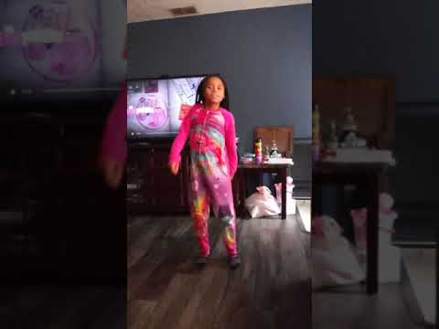 Blanco Brown - The Git Up 9year old dancing