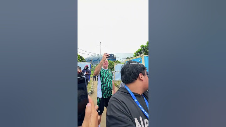 Momen Bojan Hodak merangkap seksi dokumentasi #persibbandung