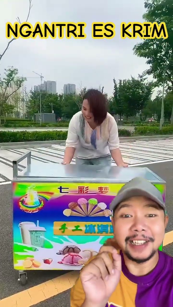 NGANTRI DULU MAU BELI ES KRIM!!!?? #diy #funny #gift #street #icecreamrolls