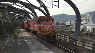 6901次行包列車冬山站停車