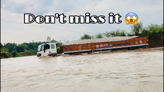 BharatBenz 4928t 22 wheeler heavy truck crossing river | Mercedes engine ka power | Damder power