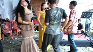 Dangdut Goyangan Hot,, Biduannya Sampe Diem.