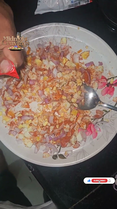 'Craving a quick and crunchy snack? Try this Masala Egg Chips Chaat #malaisandwich #midnightcraving