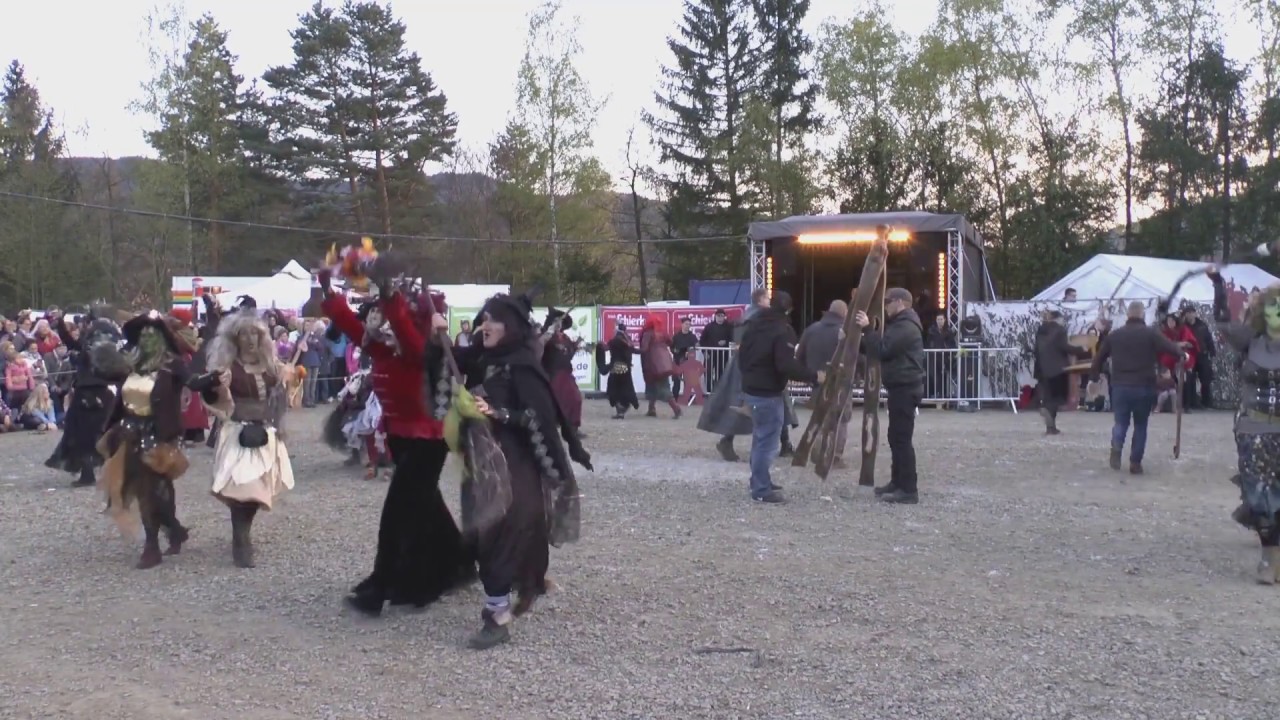 Tanz der Wolfshäger Hexenbrut an Walpurgis 2017, zum Lied 