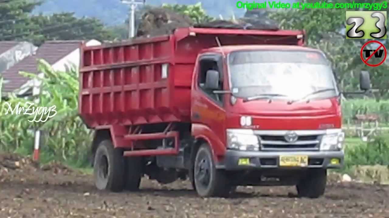 Toyota Dyna Dump Truck Unloading Dirt YouTube