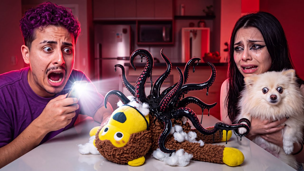 TEM ALGO MORANDO NA PELÚCIA DO BOB *tentou pegar a gente ? 🧸🐙