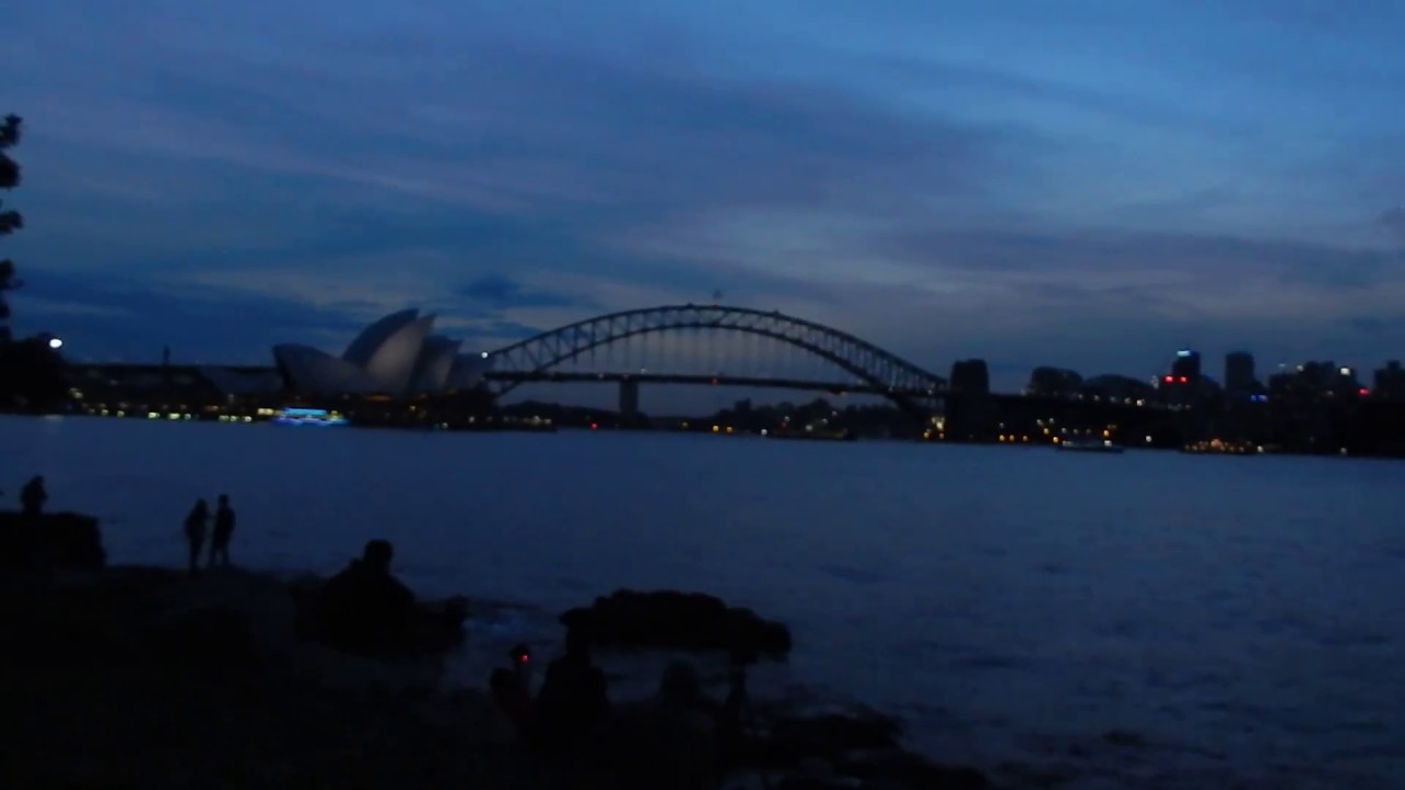 Nikon s9900 zoom test - Moon & Sydney Harbour Bridge