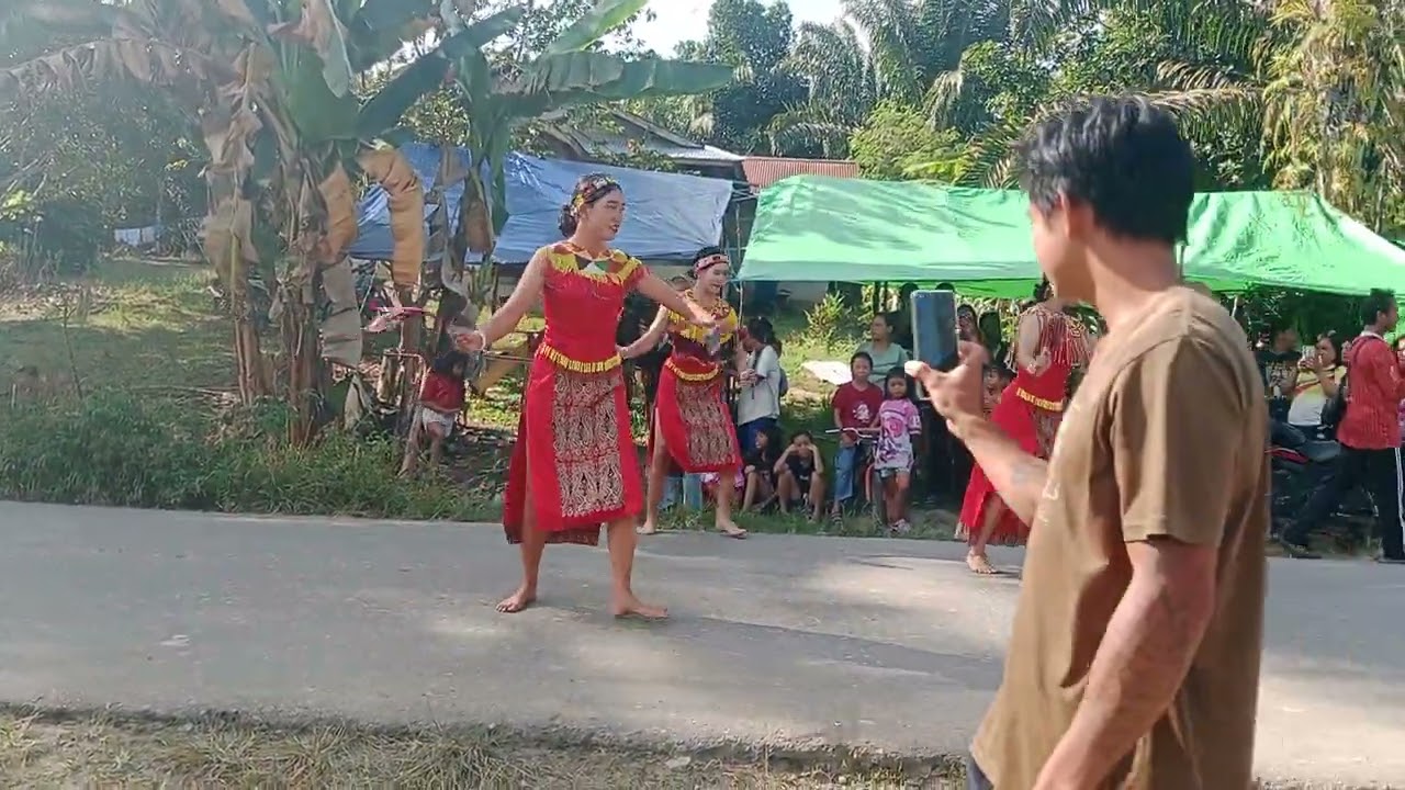 Tarian penyambutan keluarga pengantin