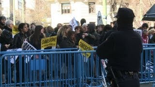 Protesters call on Spanish PM to resign amid corruption scandal
