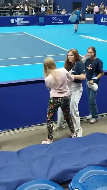 Gadis-gadis Berebut Handuk Andy Murray