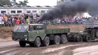 Tatra 813 schwarz qualmen, Tag der Technik Show Mahlwinkel 2016