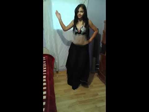 Evde Dans Eden Güzel Arap Kız Oryantal