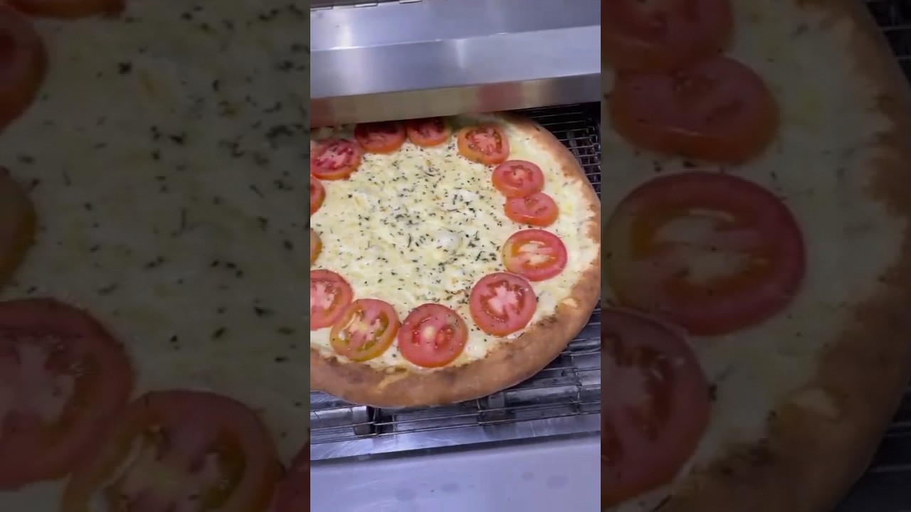 Brasileiro gosta muito de pizza 🍕 🍕😋 #brasil #moçambique