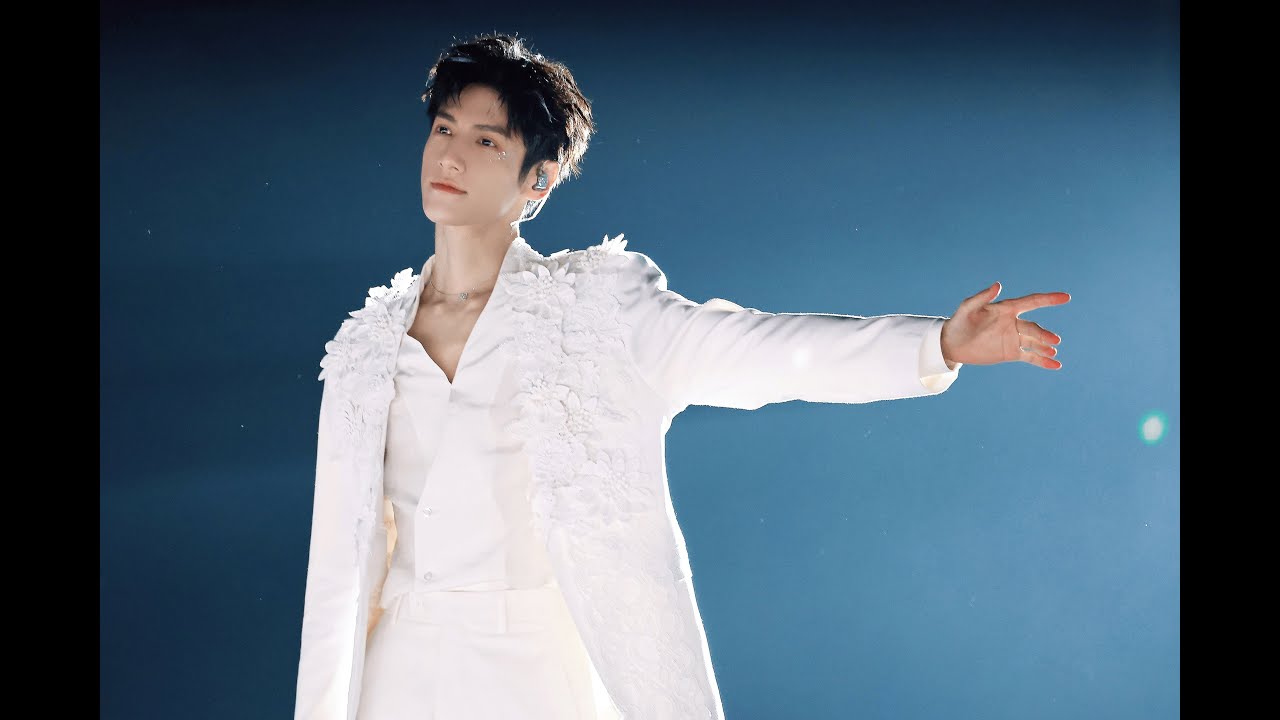 【羅云熙】20250122 抖音小年夜《逆流而上》直播+live直拍 Luo Yunxi sings Against The Current