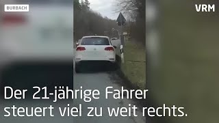 Autofahrer fährt mit fast abgerissenen Rad