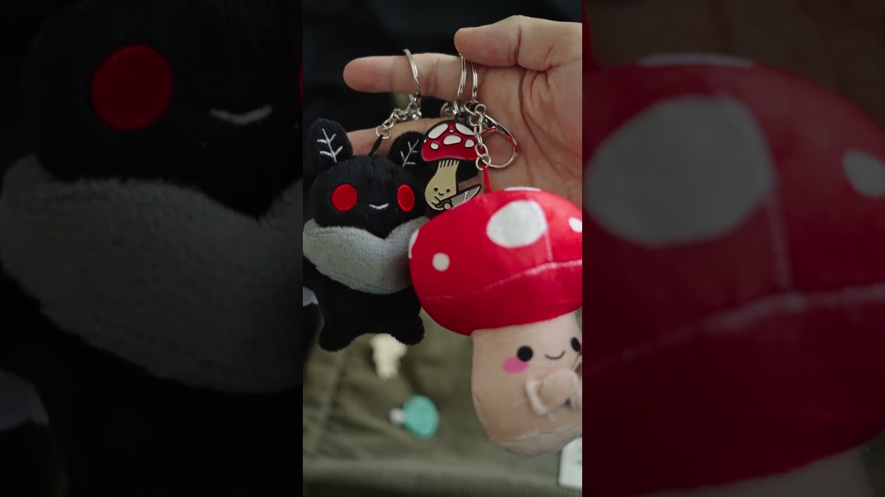 what's in our bag ❌ what's ON our bag ✅ 