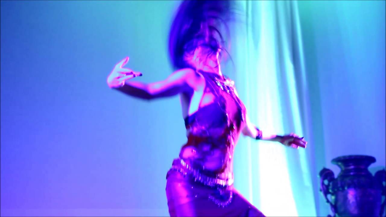 improviser Andréia Flach - Dança do Ventre com música flamenca