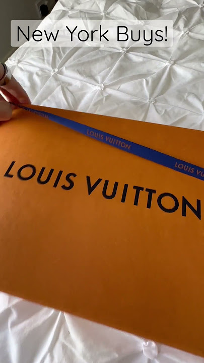 LOUIS VUITTON MONOGRAM SHAWL: HOW TO Style and Review 2022 / LV Luxury  Designer Scarf / MerLovesLux 