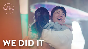 Suzy leaps into Nam Joo-hyuk’s arms in celebration | Start-Up Ep 5 [ENG SUB]