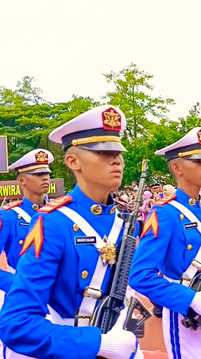 TINGGALKAN AYAH TINGGALKAN IBU PRAJURIT TARUNA AKADEMI TNI