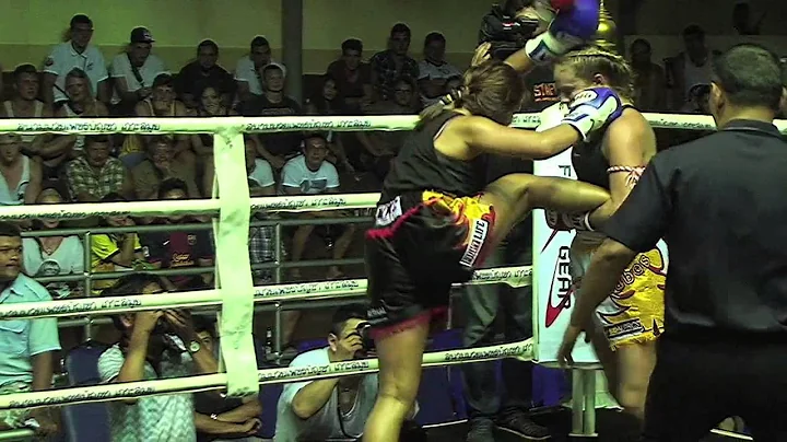 Samantha Kirk's first professional Muay Thai fight...