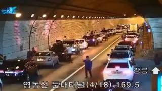 Поведение водителей в Южной Корее при несчастном случае в тоннеле.