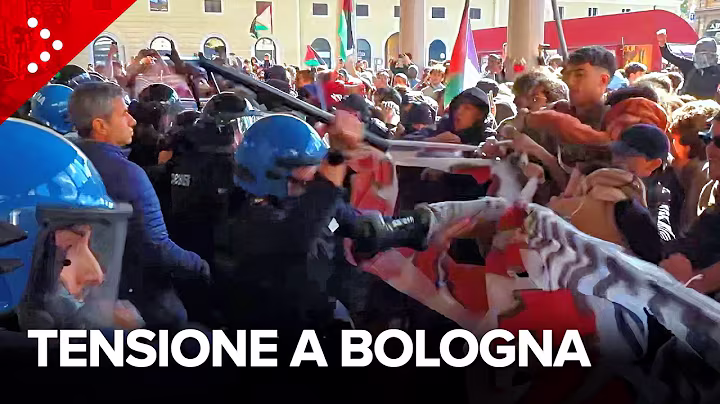 Tensione a Bologna dopo il blocco della Flotilla: scontri con gli agenti davanti alla stazione