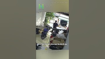 Cửa sắt mới lắp chưa bao lâu đã đổ sập