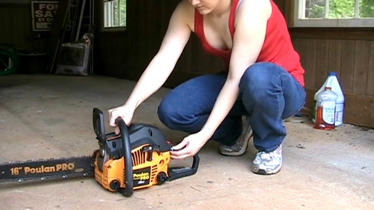 How to start a Chainsaw Machine | How to use a Chainsaw Machine - YouTube