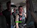 Carro cheio, motorista questionável #humor #amigos #shorts