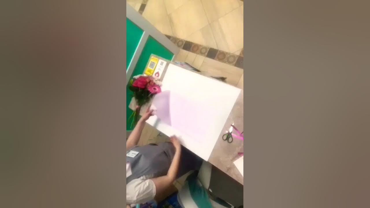 Упаковка букета в фоамиран. #love #упаковка #упаковкабукета - YouTube
