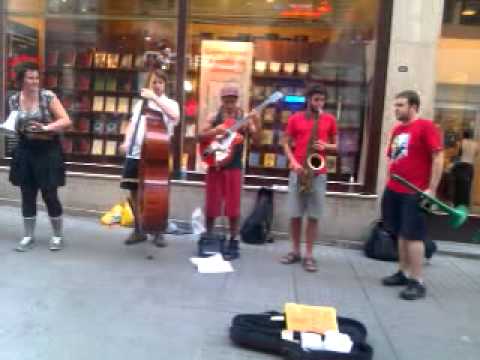 İstanbul'da Sokak Müzisyenleri (Street Buskers In Istanbul)