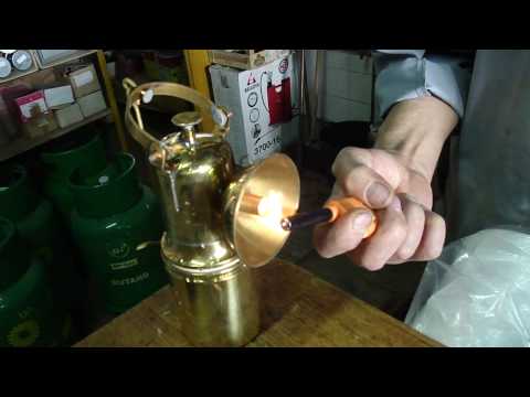 Vídeo: Como funcionam as lâmpadas de carboneto?