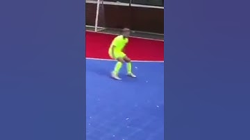 Elastico 🎥 Bloomsbury Futsal @BloomsburyFTSL #futsal #futsalskills #elastico #flipflap