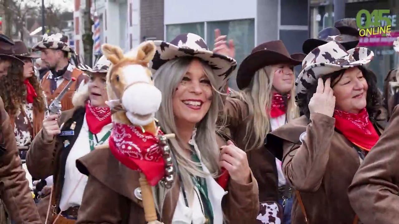 Feestelijke optocht door Schinveld op carnavalsmaandag