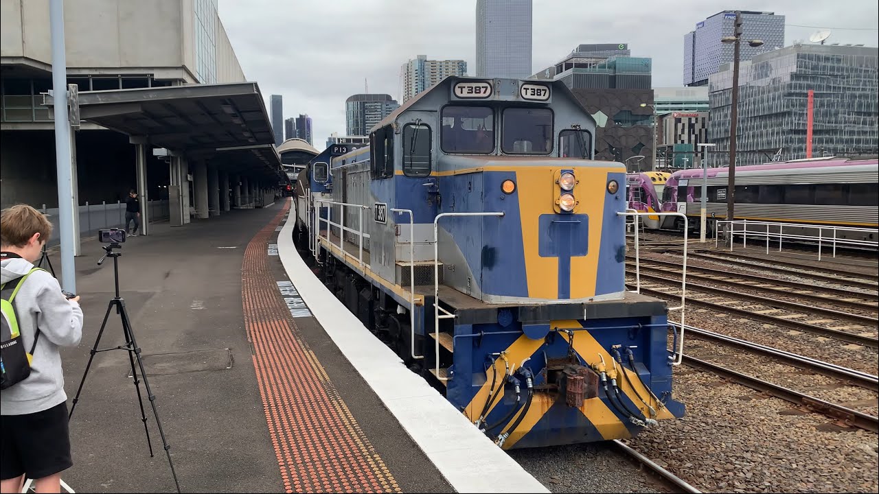 CFCLA T387 & V/Line P13 Departing Southern Cross Station to Inverleigh