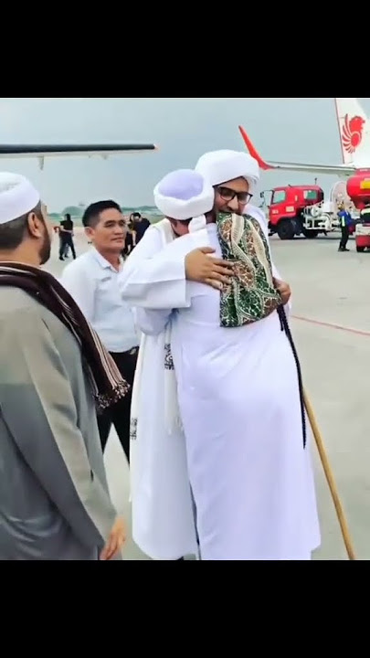 💥Habib Jamal Baagil Menyambut Kedatangan Habib Ali Al Jufri🥰#shorst #ceritaislami
