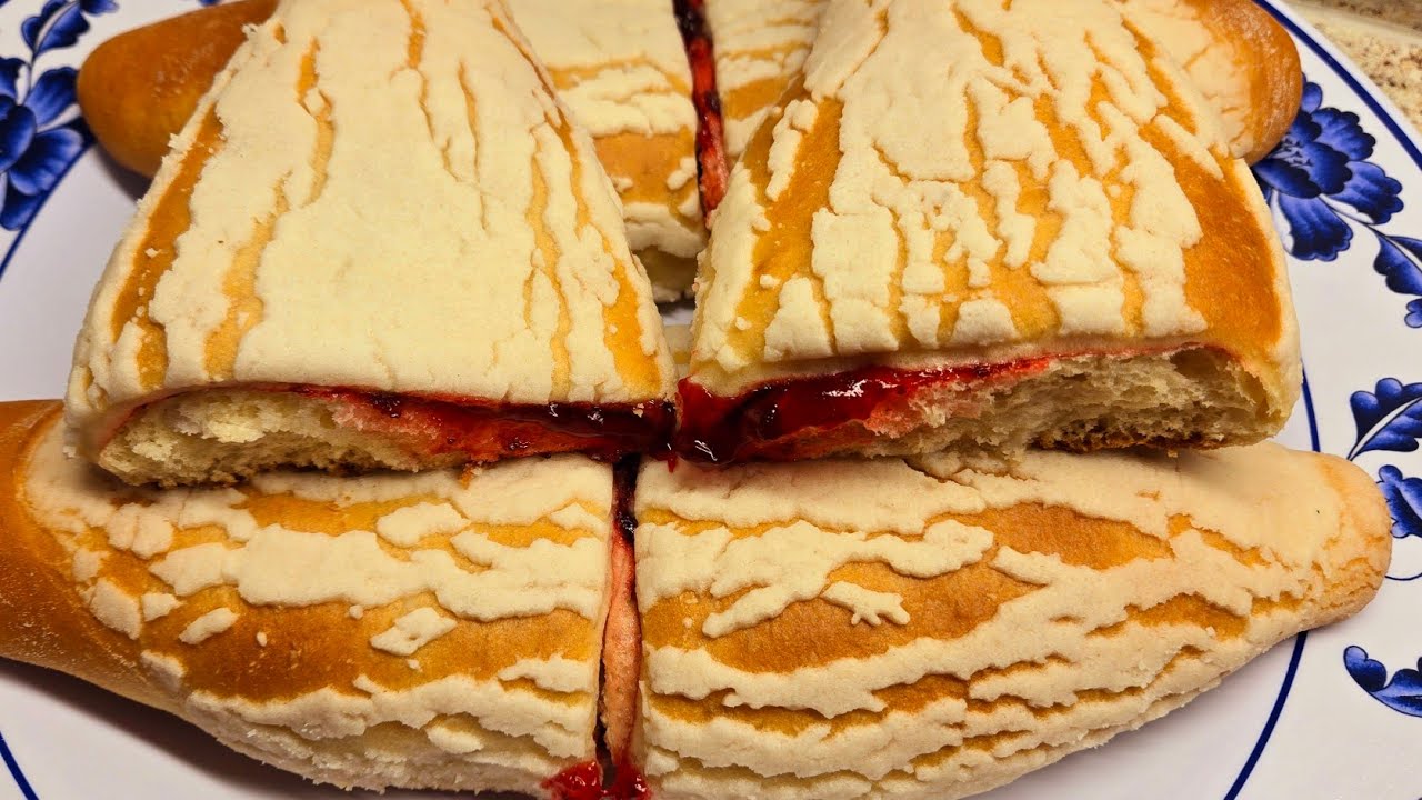como hacer este riquísimo pan piernas rellenas con mermelada de fresa