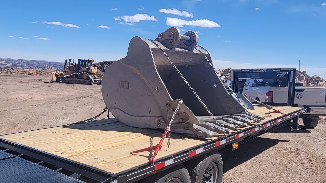 Working Sunday at the Quarry. Steep Hill Climb. Moving a 349 Bucket. noncdlhotshot 