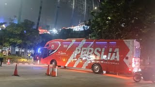 KEDATANGAN BIS PERSIJA DAN BIS PSM MAKASSAR JELANG PERTANDINGAN DI JAKARTA INTERNATIONAL STADIUM