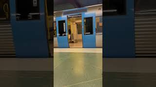 Subwaymetro Opening Door