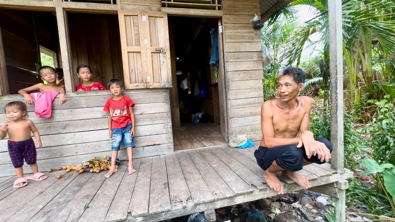 Kehidupan sederhana di perkampungan tionghoa pedalaman kalimantan
