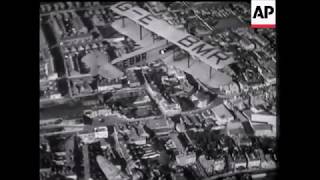 Alan Cobham's Airspeed Courier refueling by Handley Page W10 in 1934