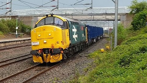 Class 37 37418 thrashes with 30 x JNA wagons at Lichfield Trent Valley 9th May 2023