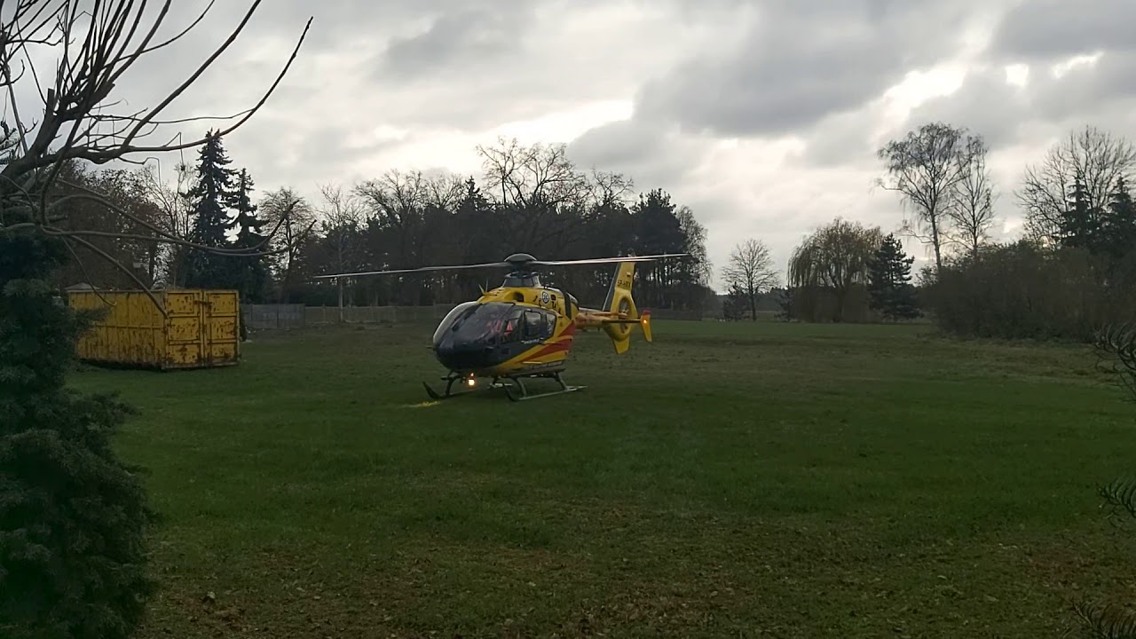 Start śmigłowca LPR ze zdarzenia drogowego w Kopanicy