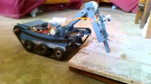 IET bomb disable robot .mp4