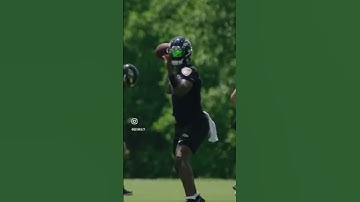 Lamar Jackson old vs new throwing motion🤯 #football #quarterback #madden #nfl #ncaa #sports #d1